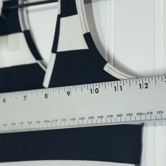 Lululemon Cool Racerback Tank Top Black White Striped Size 2 Yoga Gym Run Logo - Picture 4 of 8